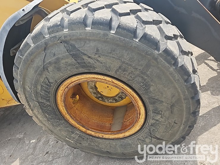 2014-deere-624k-image-12