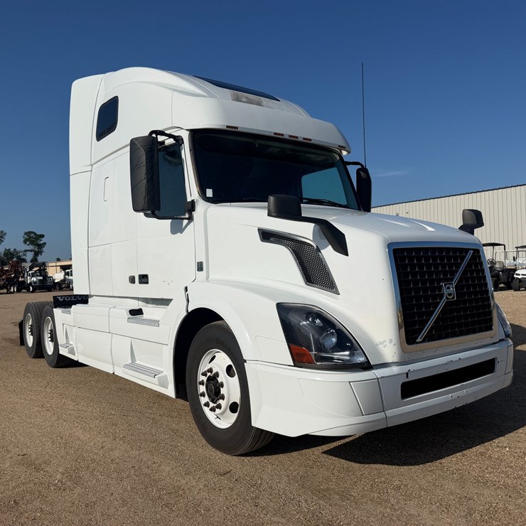 2016 VOLVO VNL64T670