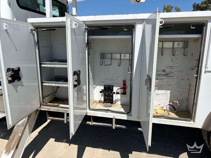 2019-freightliner-m2-106-image-20