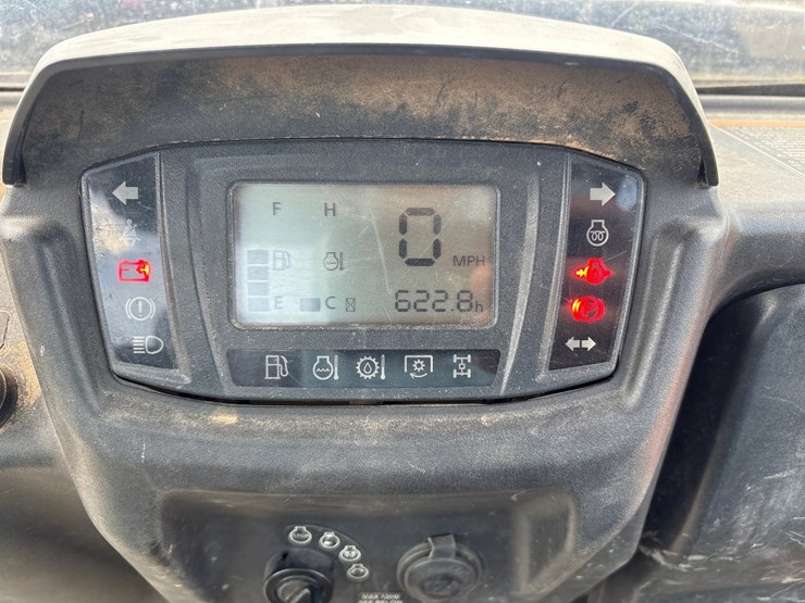 2019-kubota-rtvx1140-image-12