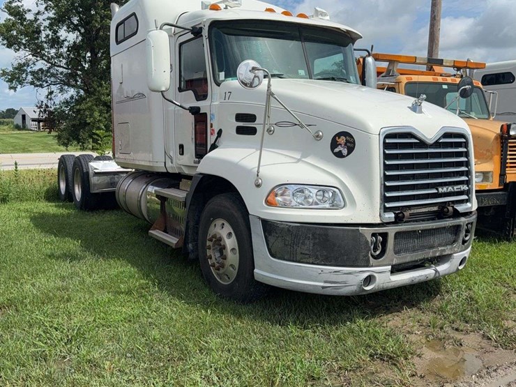 2013-mack-semi-model:-600cxu,-812,000-miles,-445hp,-11r22.5-tires,-semi-has-been-deleted-(no-def),-vin#-1m1aw07y4dm028607-image-2