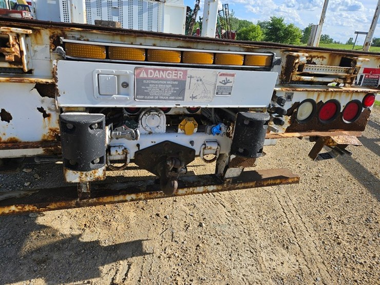 2002-freightliner-fl80-image-26