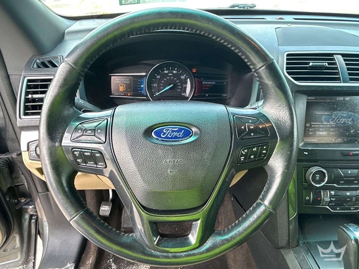 2016-ford-explorer-xlt-image-12