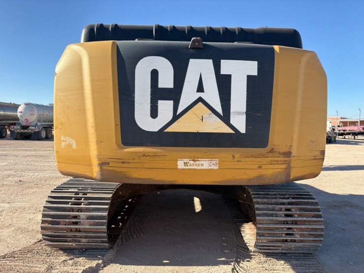 2015-caterpillar-326fl-image-9