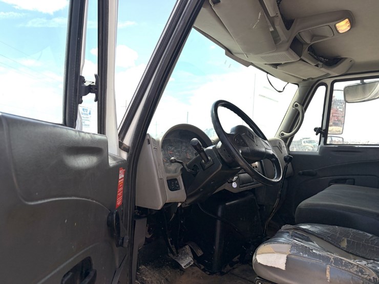 2010-international-durastar-4300-image-9