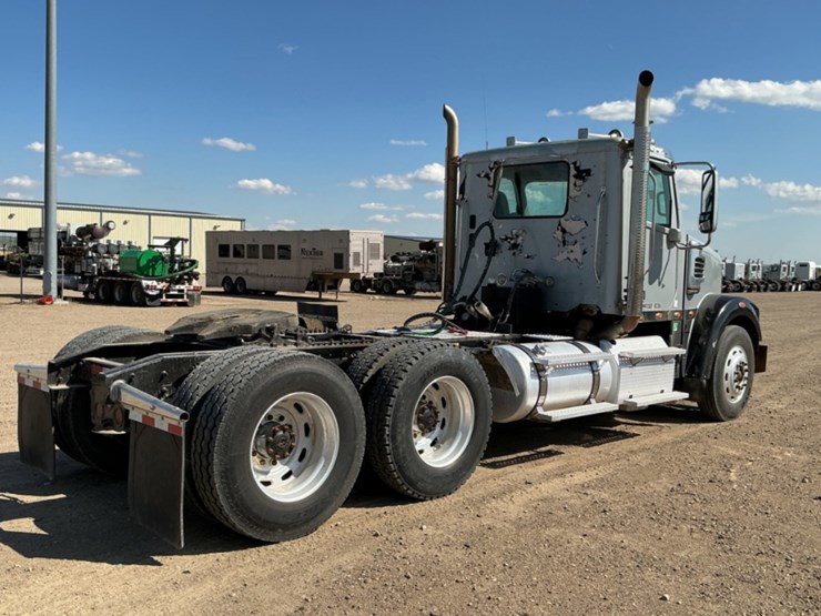 2013-freightliner-coronado-122-sd-image-4