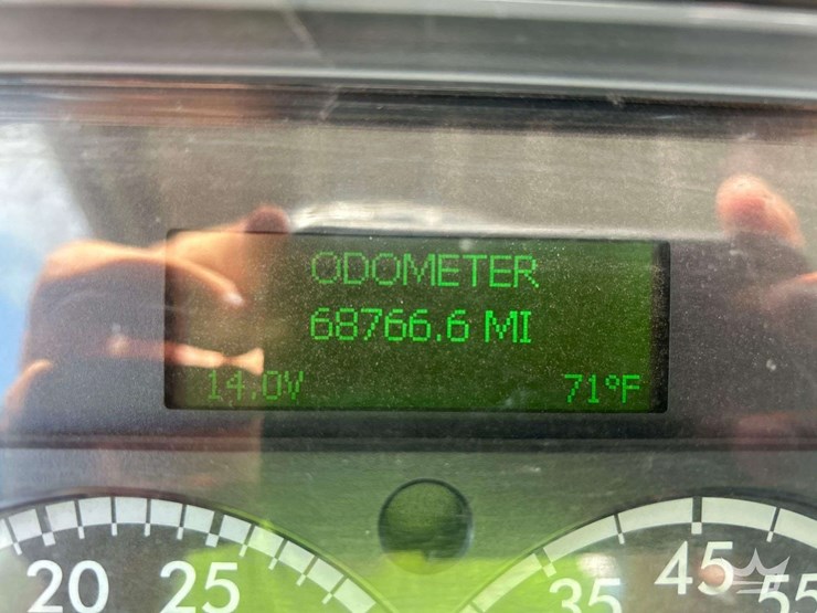 2019-freightliner-m2-106-image-6