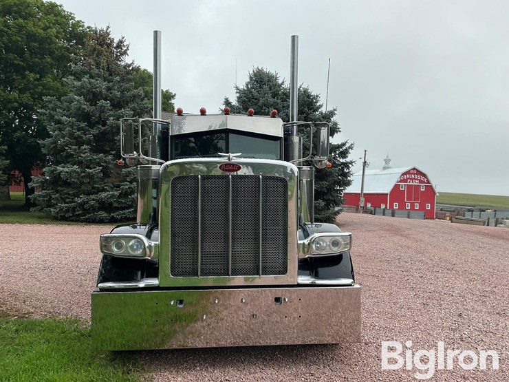 2017-peterbilt-389-image-2