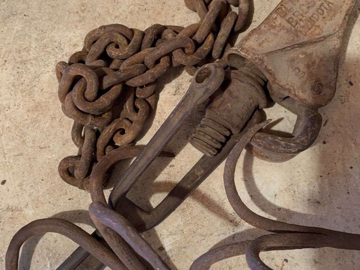 hooks-and-chain-image-4