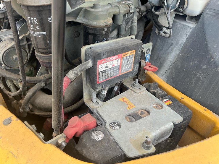 2020-deere-344l-image-34