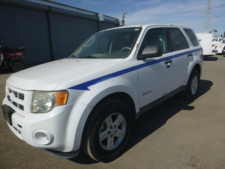 2011-ford-escape-image-1