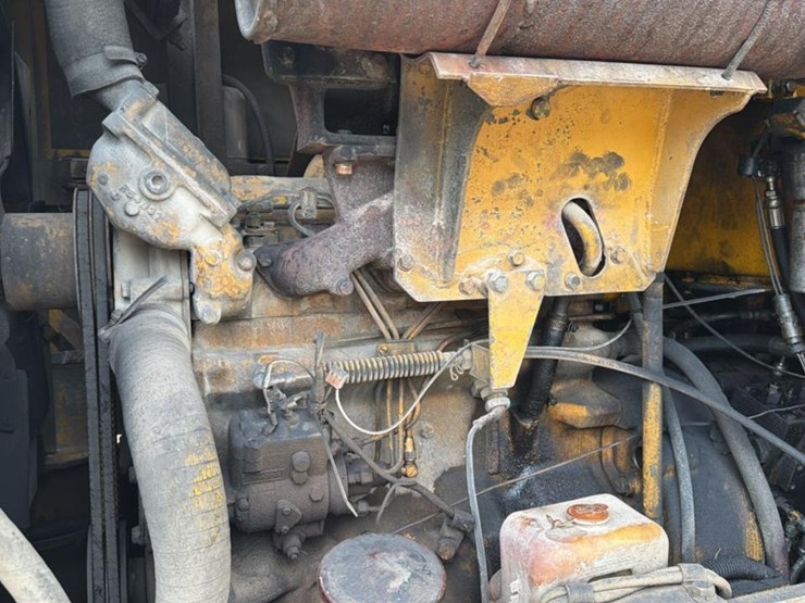 1990-deere-444e-image-40
