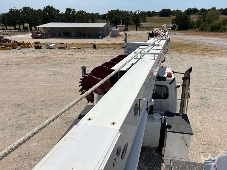 2020-freightliner-m2-106-image-24