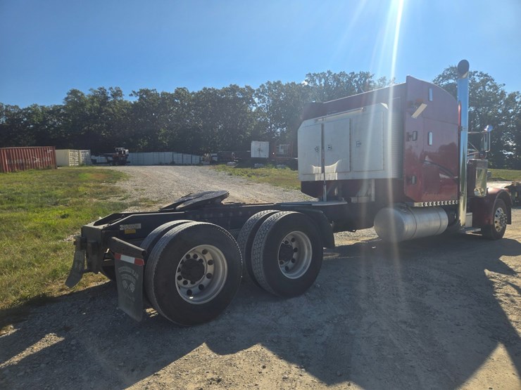 1995-peterbilt-379-image-16