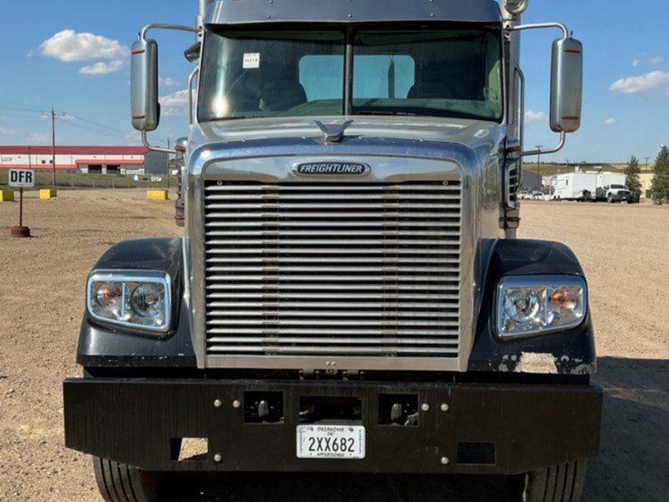 2013-freightliner-coronado-122-sd-image-2
