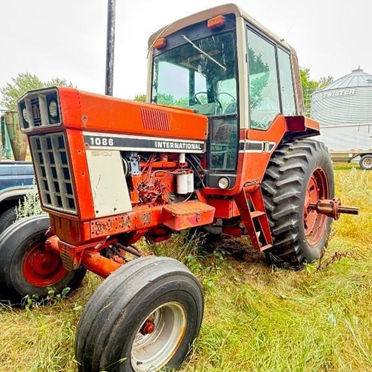 1976 INTERNATIONAL 1086