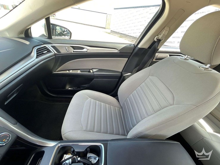 2018-ford-fusion-sedan-image-17