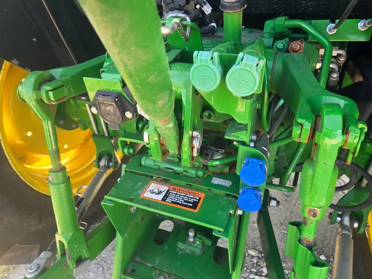 2024-john-deere-5075e-image-53