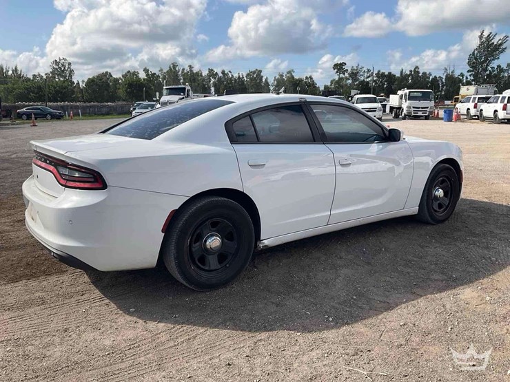 2017-dodge-charger-sedan-image-2
