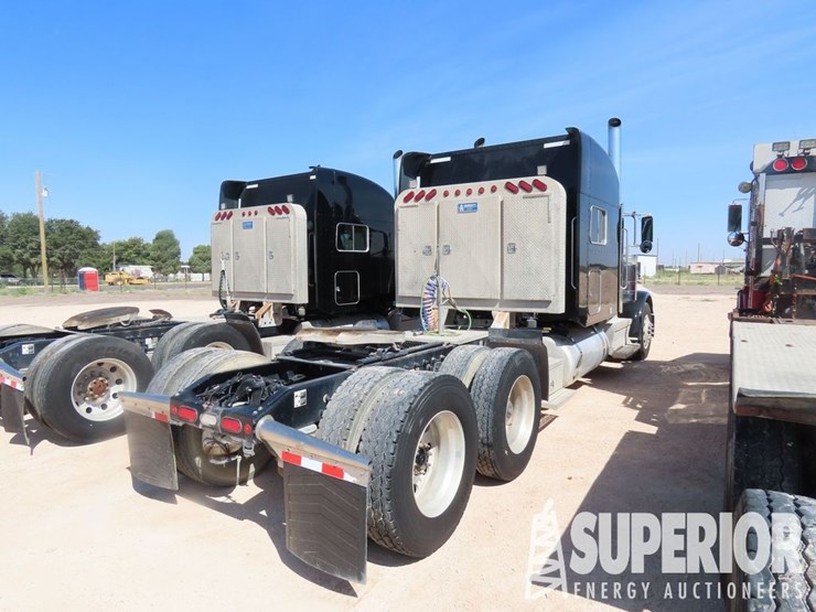2020-peterbilt-389-image-4
