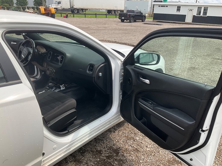 #2050-•-2018-dodge-charger-awd-image-30