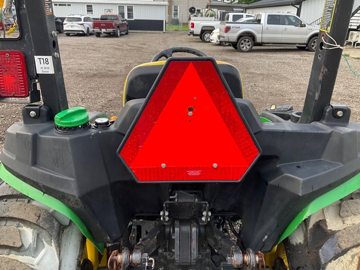 john-deere-3038e-image-23