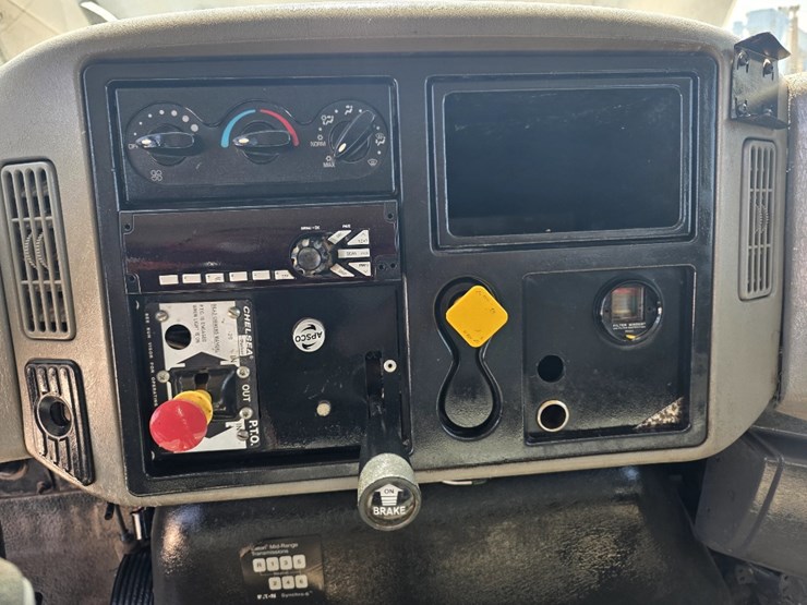 2010-international-durastar-4300-image-10