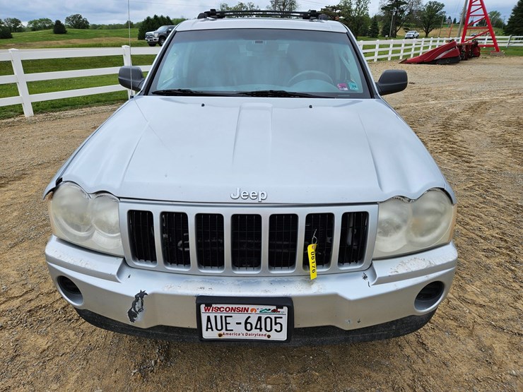 #60-•-2007-jeep-sport-utility-sedan-image-45