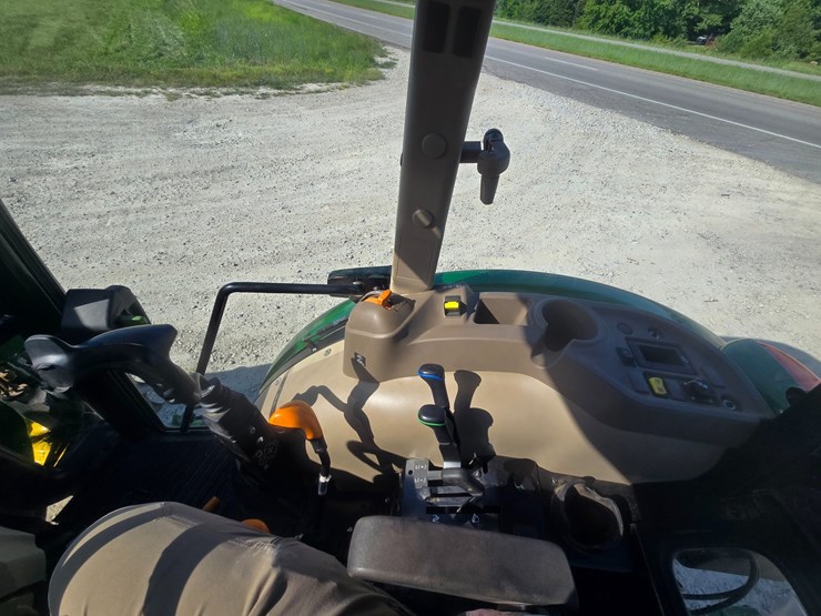 2024-john-deere-5075e-image-33