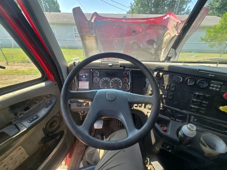 2003-freightliner-columbia-120-image-46