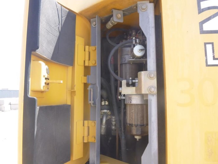 2011-deere-225d-lc-image-25