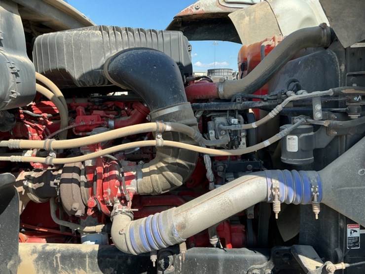 2015-freightliner-coronado-122-sd-image-11