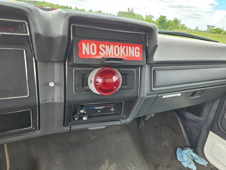 1992-ford-f700-image-52
