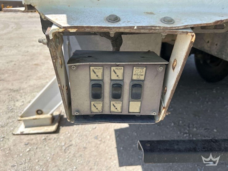 2019-freightliner-m2-106-image-24