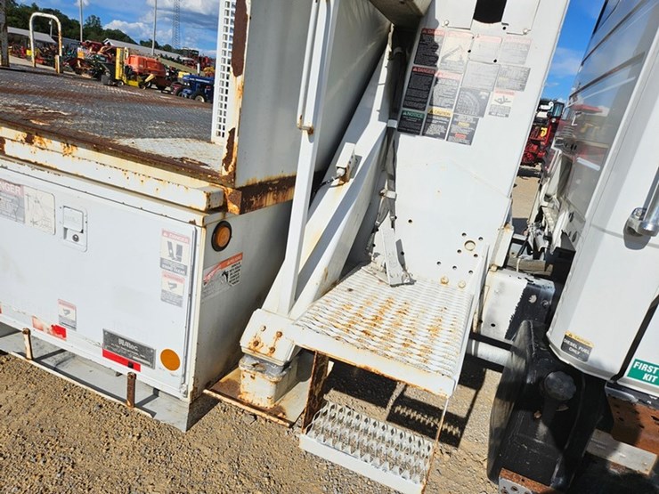 2002-freightliner-fl80-image-14