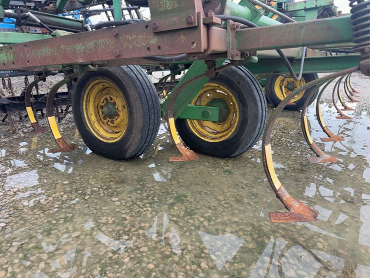 john-deere-field-cultivator,-c-shank,-5-bar-harrow,-25ft-image-5