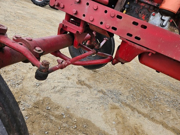 #53-•-interantional-656-farmall-tractor-image-34
