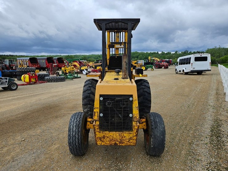 #127-•-case-single-stage-fork-lift-image-4
