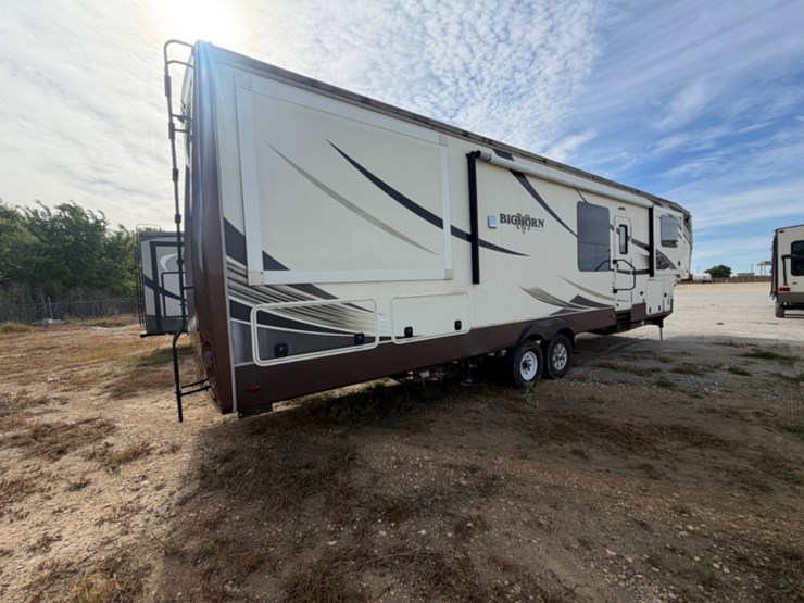 2016-bighorn-5th-wheel-image-5