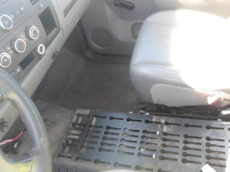 2011-chevrolet-silverado-2500-image-17