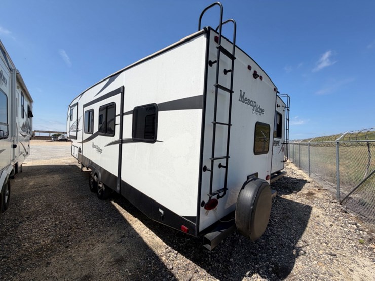 2019-highland-ridge-mesa-ridge-lite-fifth-wheel-image-5