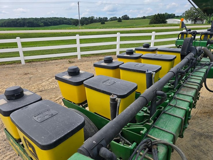 john-deere-1770-image-14