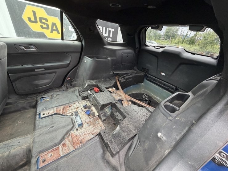 2017-ford-explorer-image-22