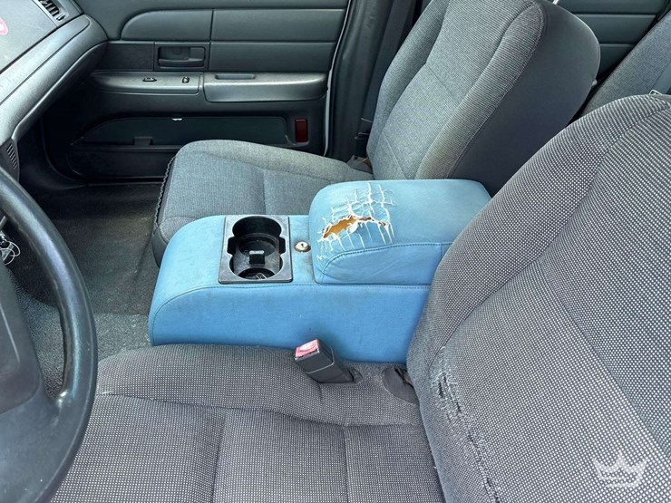 2003-ford-crown-victoria-sedan-image-16