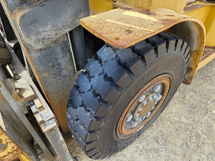 #126-•-cat-gp40k2-single-stage-fork-lift-image-13