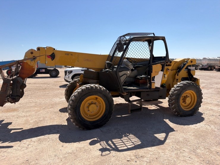 caterpillar-th360b-image-1
