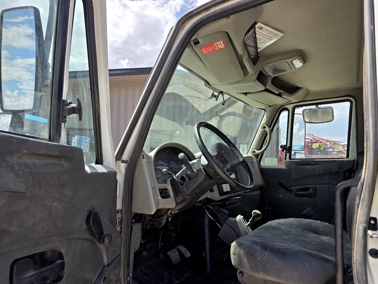 2010-international-durastar-4300-image-9