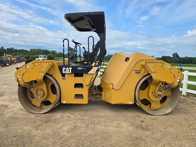 caterpillar-cb54xw-image-2