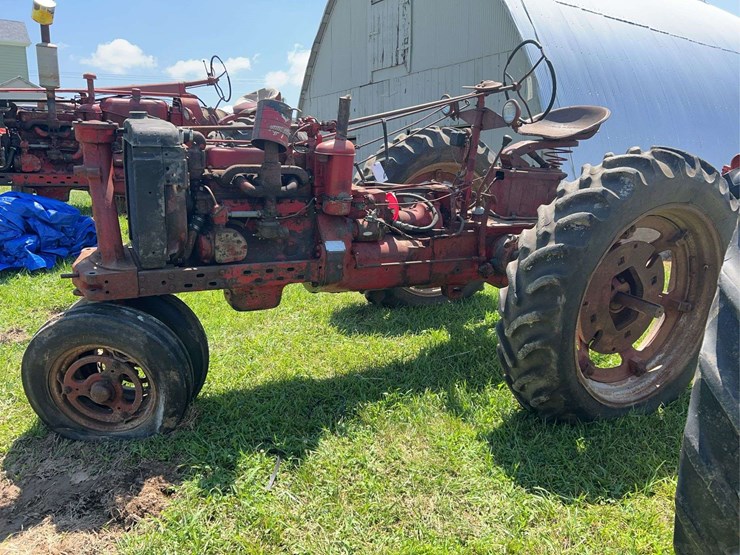 1954-farmall-super-h-image-2