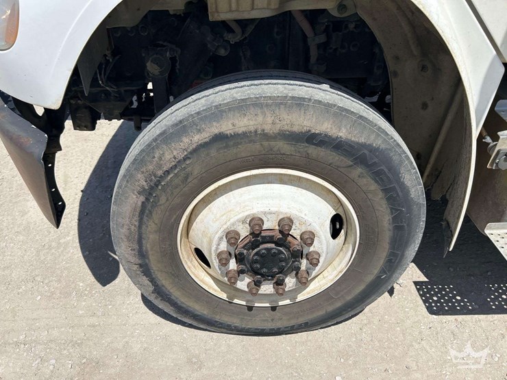 2019-freightliner-m2-106-image-41